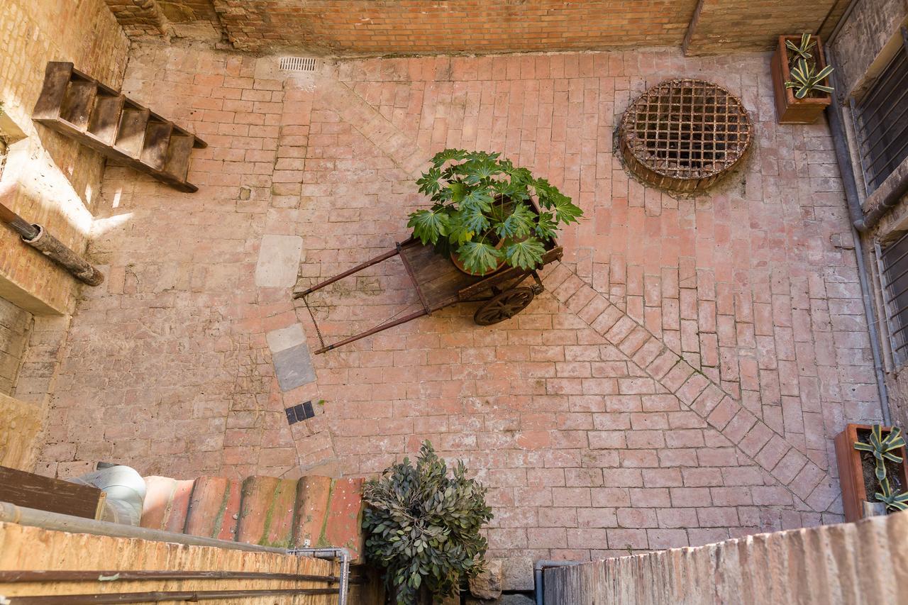 Casatorre Dei Leoni Dimora Storica Acomodação com café da manhã Siena Exterior foto